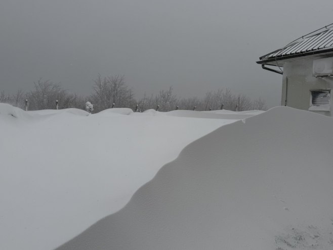 Zavejani RTRS radio relejni objekti "Veliki Žep" i "Kozara" (FOTO/VIDEO)