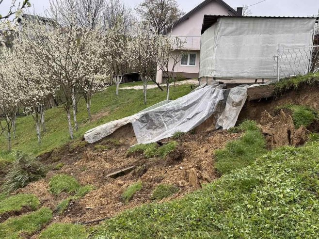 U banjalučkom naselju Starčevica klizište zaprijetilo domaćinstvima (FOTO)