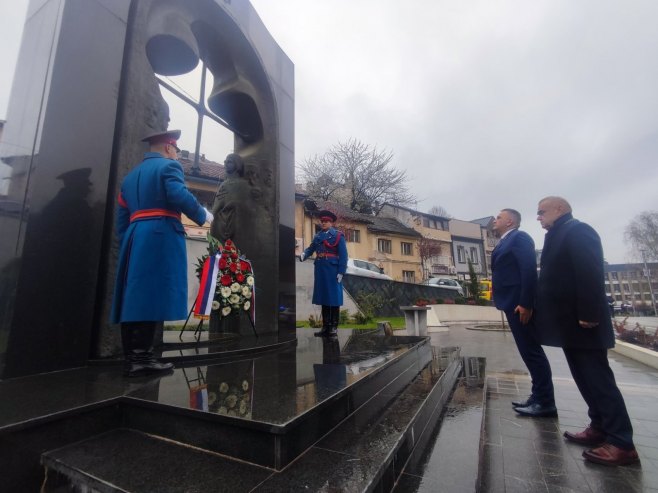 Minić u posjeti Zvorniku; Položeni vijenci na centralno spomen-obilježje borcima Odbrambeno otadžbinskog rata