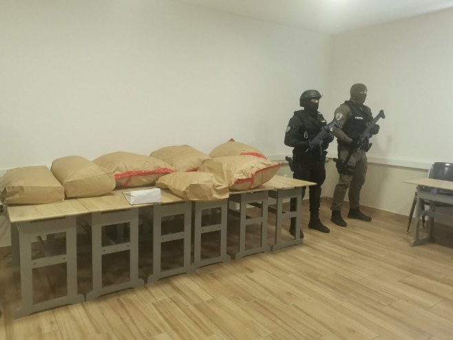 Pogledajte zaplijenjenu drogu u Gradišci (FOTO)