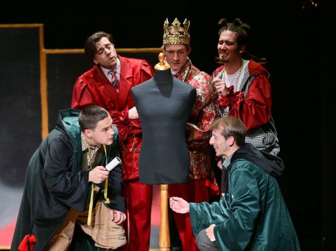 Dječiji praznik u "Јazavcu": Premijerom predstave "Carevo novo odijelo" otvoren 5. Јuhu fest