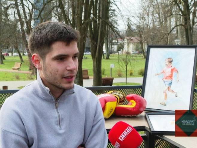 Miloš Gajić iz Banjaluke spojio naizgled nespojivo - slikarstvo i boks (VIDEO)