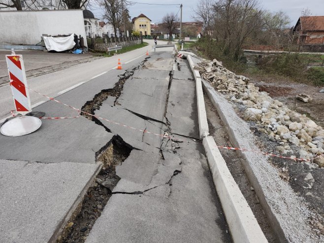 Odron ceste na putu Kozarac-Mrakovica - Foto: RTRS