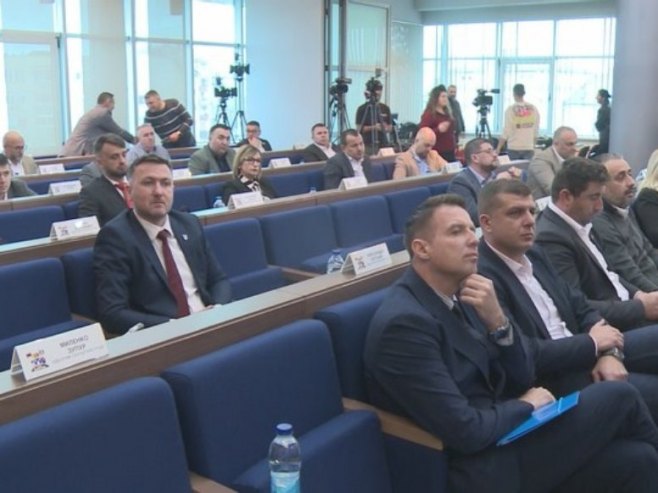 Bijeljina: U režiji gradonačelnika Petrovića ponovo bez rasprave u Skupštini o problemima u radu vodovoda (VIDEO)