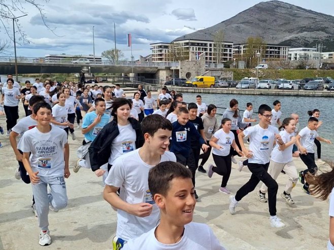 U Trebinju uličnom trkom počela manifestacija "Zdravlje u pokretu - svi na vagu" (FOTO)
