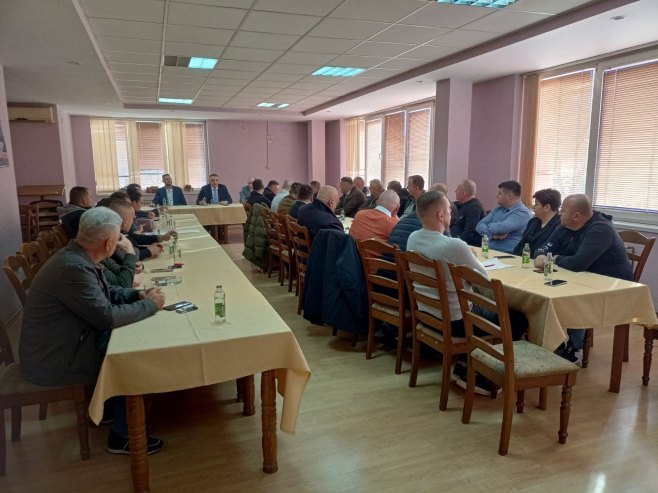 Sjednica OO SNSD Šamac Sjednica OO SNSD Šamac - Foto: RTRS