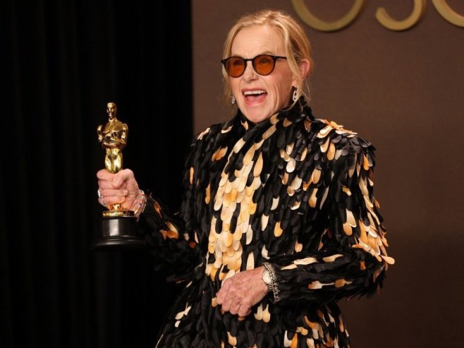 "Weapons" dobija prednastavak o zlokobnoj tetki Gledis