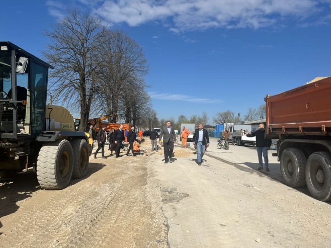 Dodik i Јanković obilaze gradilište mosta u Česmi (VIDEO)