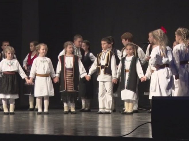 Gradiška: Održan festival dječijeg folklora (VIDEO)