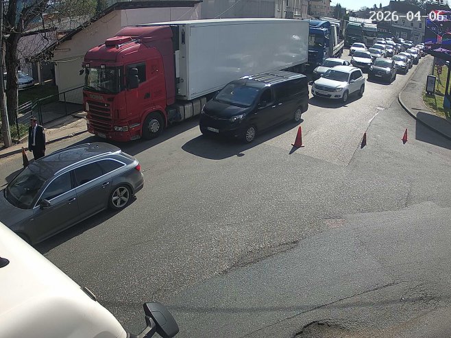 Ogromne gužve na više izlaza iz Srpske i BiH