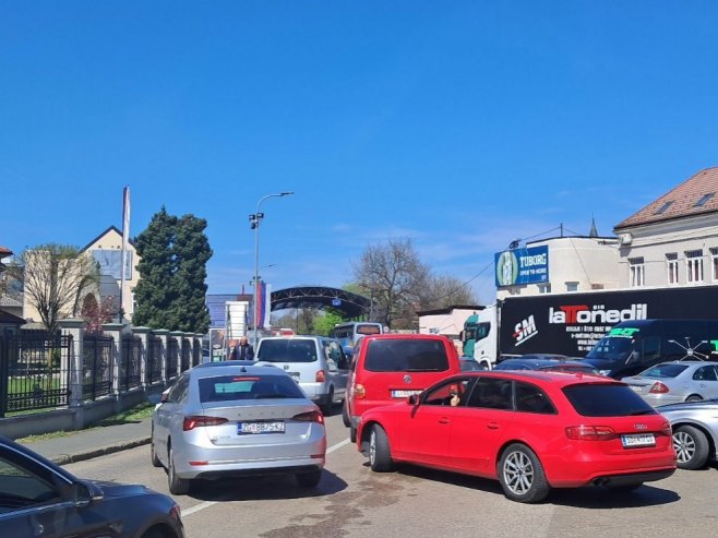 Pogledajte trenutno stanje na GP Gradiška; Ogromne gužve (FOTO/VIDEO)