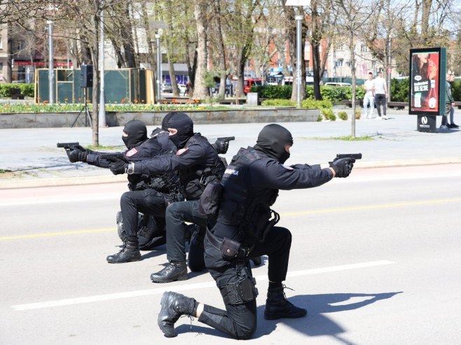 Taktičko pokazna vježba na Trgu Krajine (FOTO)
