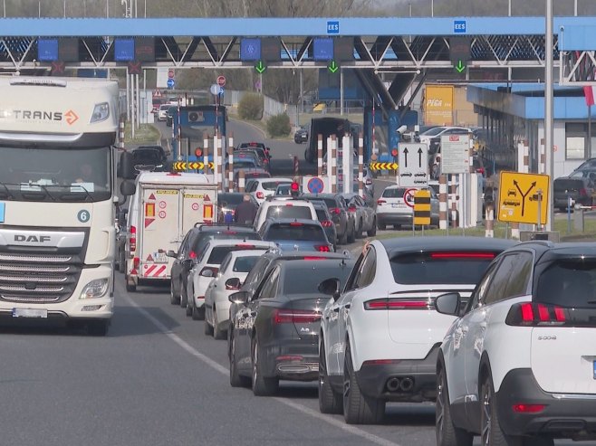 Kolaps na graničnim prelazima, a biće još gore; Od petka primjena novog sistema prelaska granice