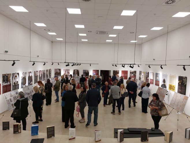 Srbac: U Gradskoj galeriji otvorena izložba o Ivi Andriću