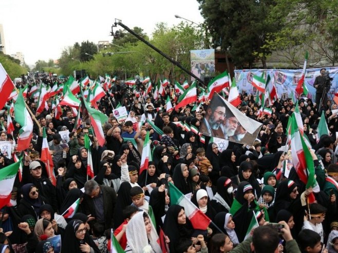 Nakon Trampovih prijetnji Iranci se okupljaju oko elektrana i mostova