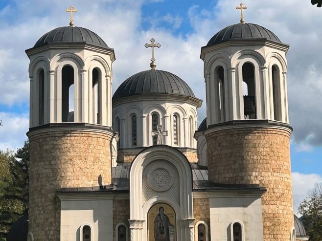 Sveštenicima u Beranama izgrebana vozila i probušene gume