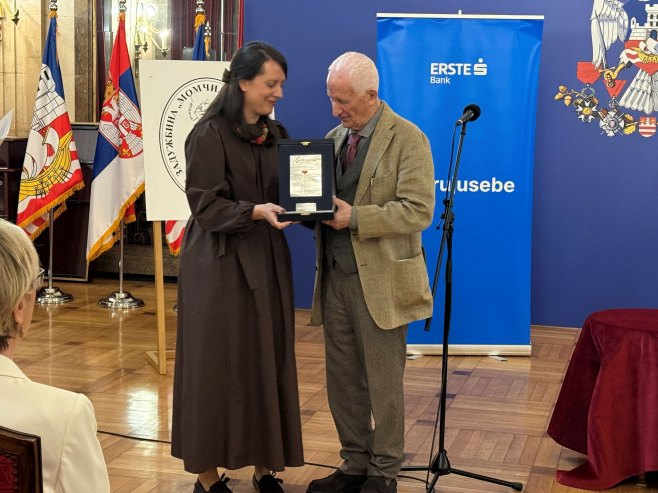 Sanji Savić Milosavljević uručena nagrada "Momo Kapor"