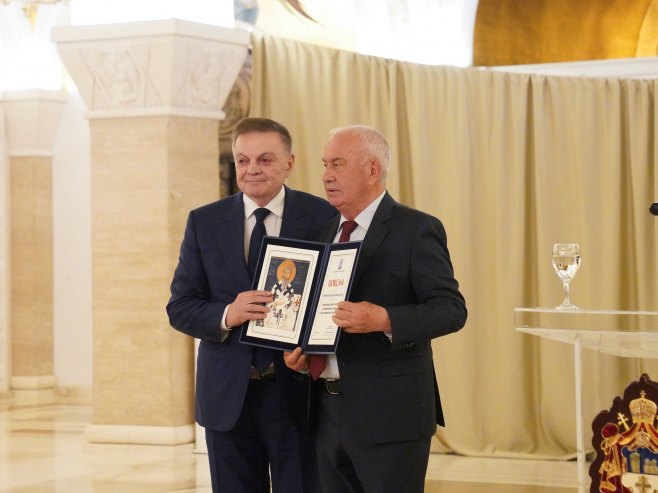 Milovanu Bojiću uručena Svetosavska povelja SPKD "Prosvjeta"
