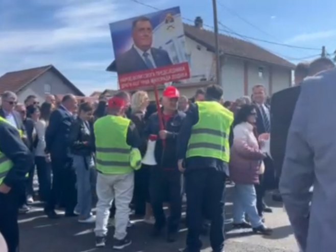 Stanivuković i saradnici izviždani na otvaranju mosta u Česmi (VIDEO)