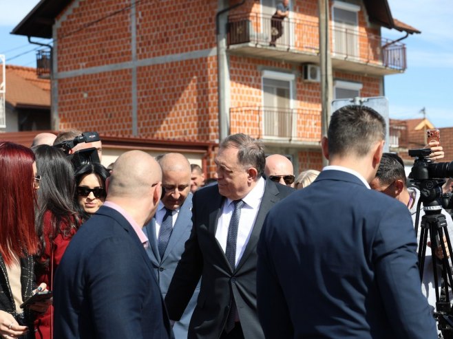 Dodik dočekan aplauzom na otvaranju mosta u Česmi (VIDEO)