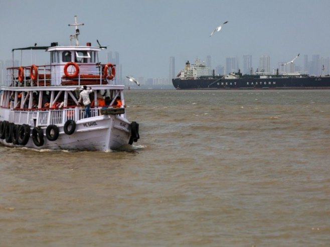 Nafta se vratila na 100 dolara zbog usporenog saobraćaja kroz Ormuski moreuz