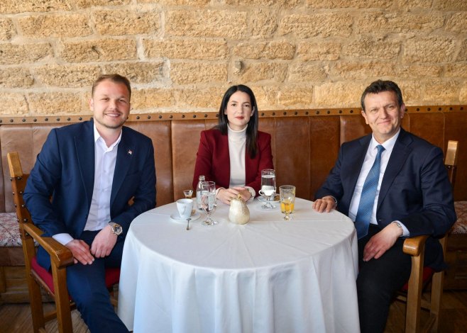 Formiran opozicioni tim bez Vukanovića