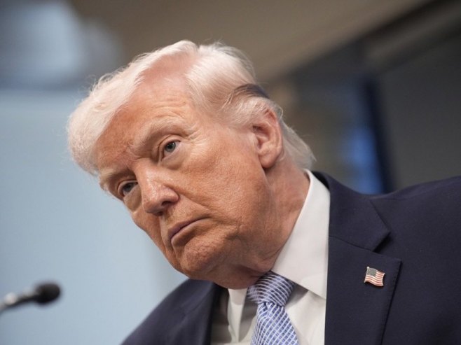 Donald Tramp (foto: EPA/YURI GRIPAS) - 