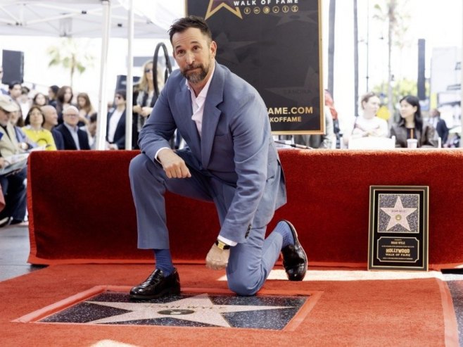 Glumac Noa Vajl dobio zvijezdu na Holivudskoj stazi slavnih (VIDEO)