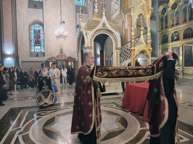 Sarajevo: Mitropolit Hrizostom služio večernje sa iznošenjem plaštanice