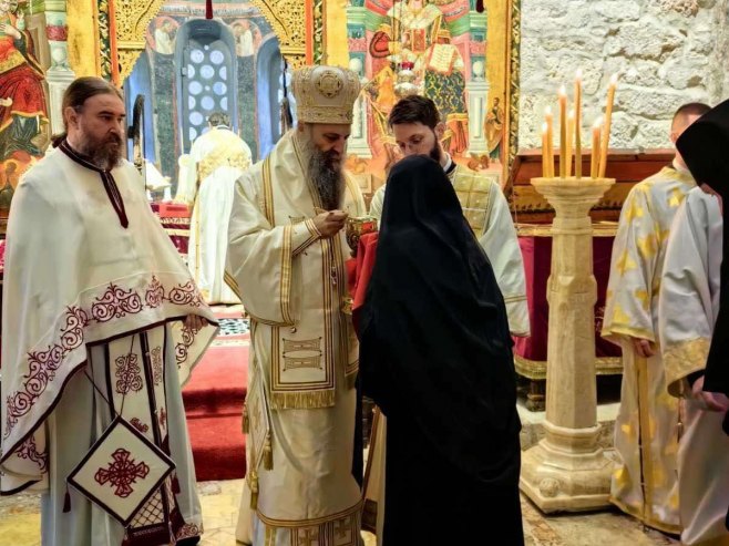 Patrijarh Porfirije služio svetu Liturgiju u Pećkoj Patrijaršiji (foto: spc.rs) Patrijarh Porfirije služio svetu Liturgiju u Pećkoj Patrijaršiji (foto: spc.rs) -
