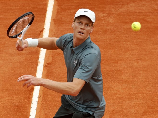 Јanik Siner (Foto: EPA/SEBASTIEN NOGIER) - 