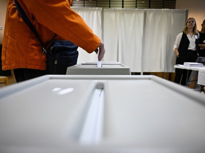 Izbori u Mađarskoj (foto: EPA/ROBERT HEGEDUS HUNGARY OUT) Izbori u Mađarskoj (foto: EPA/ROBERT HEGEDUS HUNGARY OUT) -