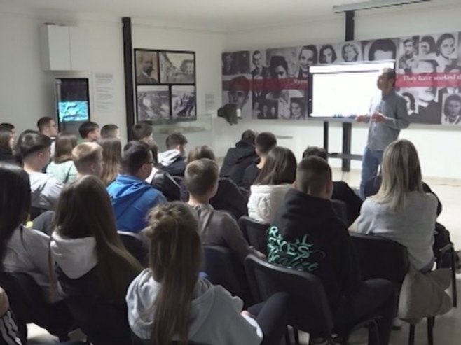 Edukativna radionica za učenike osnovnih škola u Spomen području "Donja Gradina" (VIDEO)