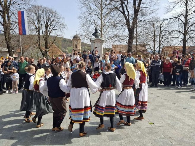 "Vaskršnji sabor na Kolobari": Јaje Lidije Božić najjače, najljepše pripalo Mireli Bajić (FOTO)
