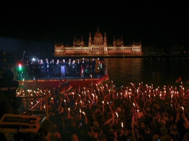 Budimpešta (foto: EPA/Robert Hegedus) - 
