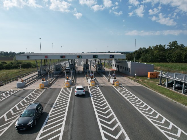 Autobusima koji u nedjelju prevoze putnike do Spomen-područja Donja Gradina neće biti naplaćena putarina