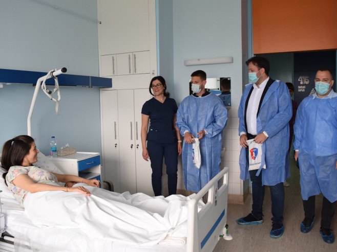 RK Borac: Pokloni bebama rođenim na 50. godišnjicu evropske titule (FOTO)