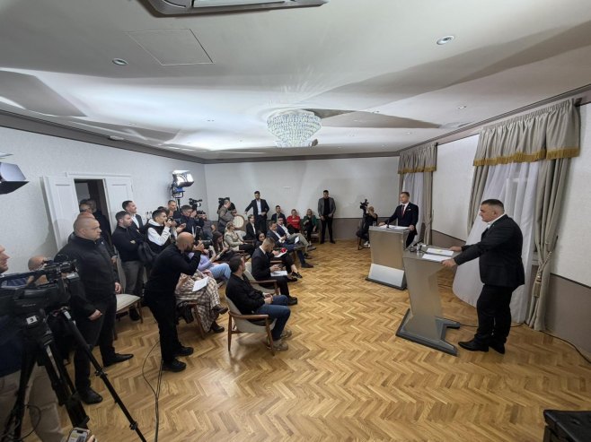 Minić: Došao sam samo zbog građana, ovo je nastavak razgovora sa Stanivukovićem, ne duel (VIDEO)