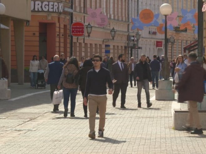 Štednja za mnoge nemoguća misija - ima li prostora za odvajanje novca "sa strane"? (VIDEO)