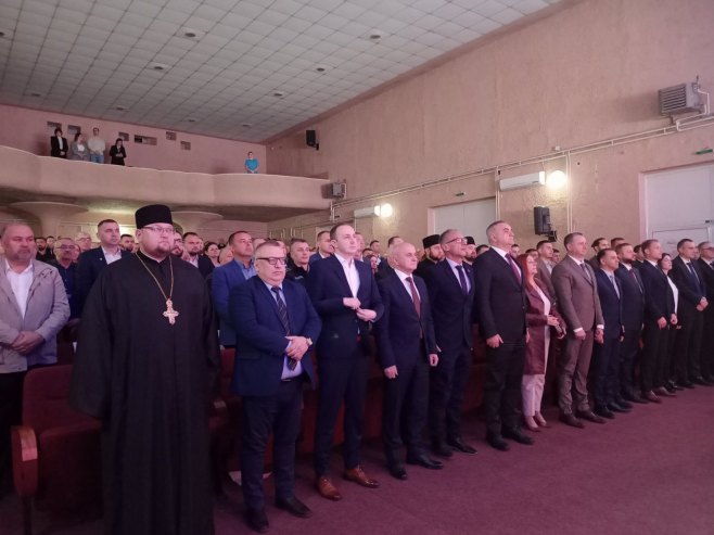 Sjednica SO Šamac Sjednica SO Šamac - Foto: RTRS