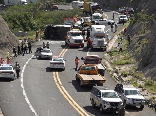 Lančani sudar na auto-putu; Učestvovalo 75 vozila (VIDEO)