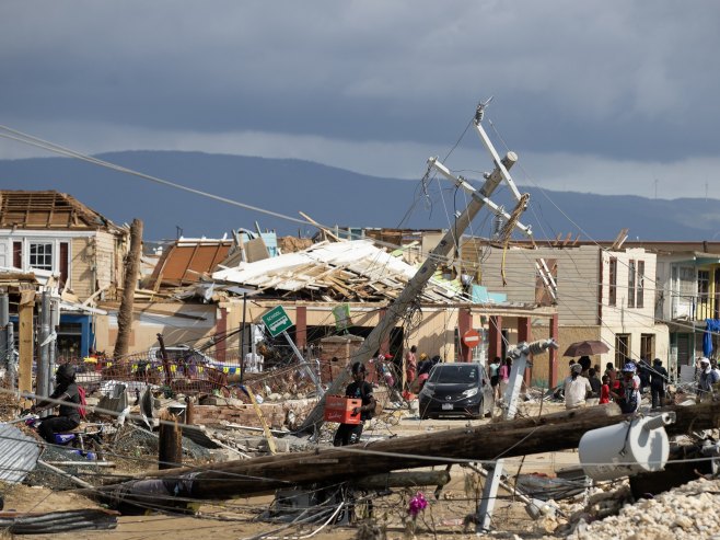 Oluja odnijela 16 života na Karibima