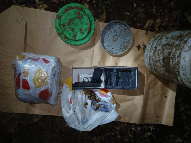 Dva lica lišena slobode u akciji "Insajder 2": Oduzeti droga, novac i pištolj (FOTO)