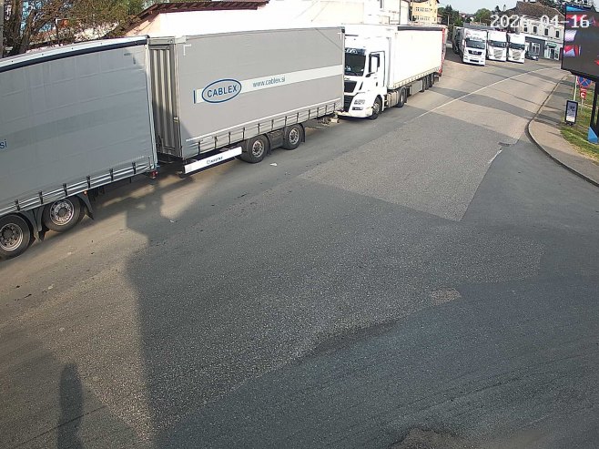 Duža čekanja na prelazima Gradiška, Donja Gradina i Velika Kladuša