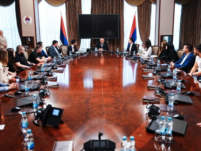 Minić sa studentima: Vrata institucija uvijek će biti otvorena za mlade koji žele da uče