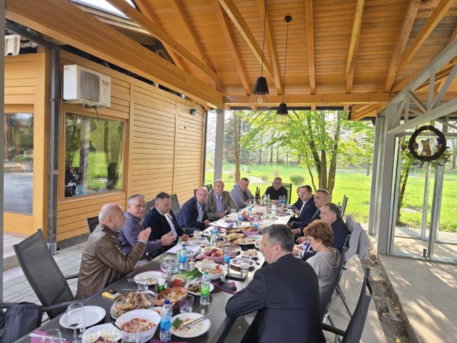 Dodik sa privrednicima: Načelno dogovoreno uvođenje 13. neoporezive plate; Unaprijedićemo standard naših građana