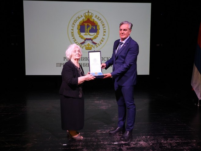 Karan uručio odlikovanje Јeleni Buhač Radojčić - svjedoku golgote i heroini Јasenovca (FOTO)