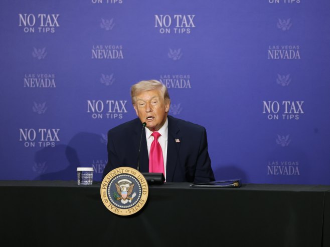 Iran: Ormuski moreuz je otvoren; Tramp zahvalio, cijena nafte pada