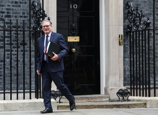 Starmer: Više od 10 zemalja spremno za misiju u Ormuskom moreuzu