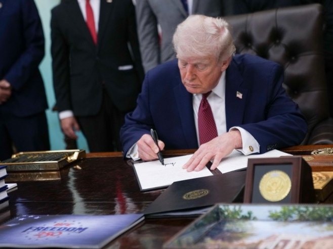 Tramp: Iran se malo pravi pametan, ali se vode veoma dobri razgovori; Teheran: Razmatramo nove prijedloge